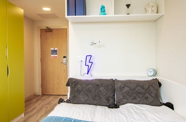 Silver En Suite, The Barn, Bampfylde Street, Newtown, Exeter - Image 2